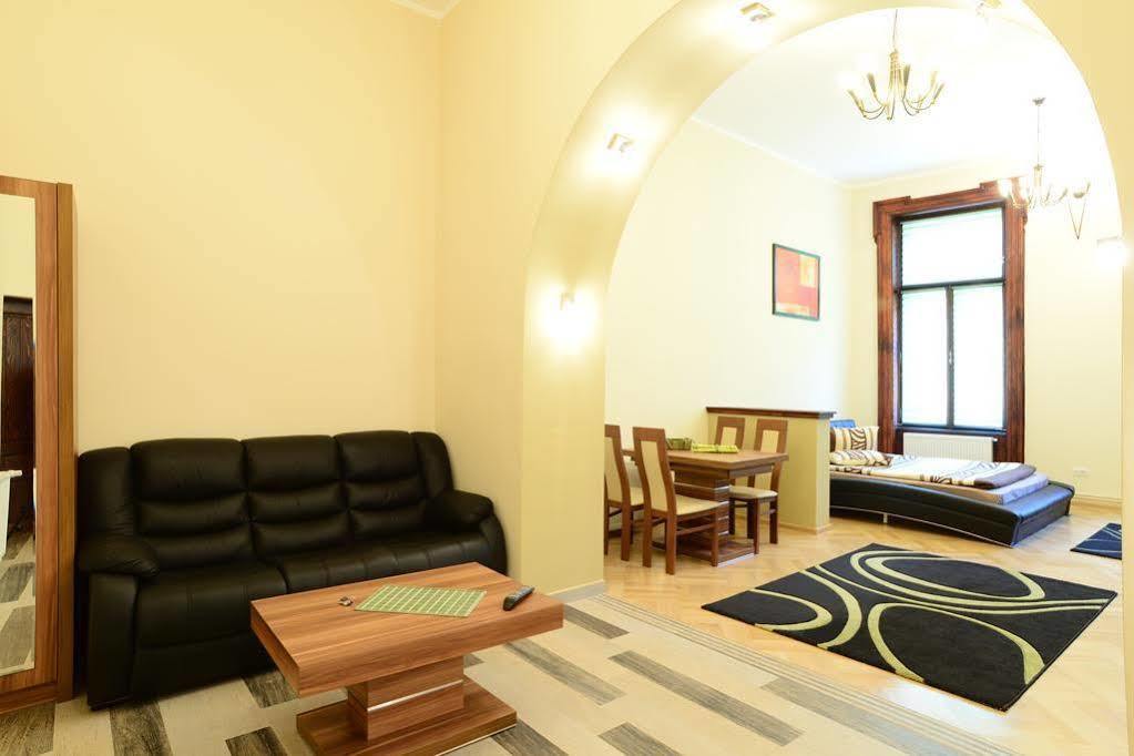 Select City Center Apartments Braşov Dış mekan fotoğraf